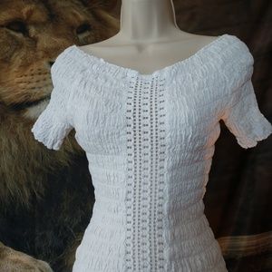 Gio Cam stretchy  cute white top